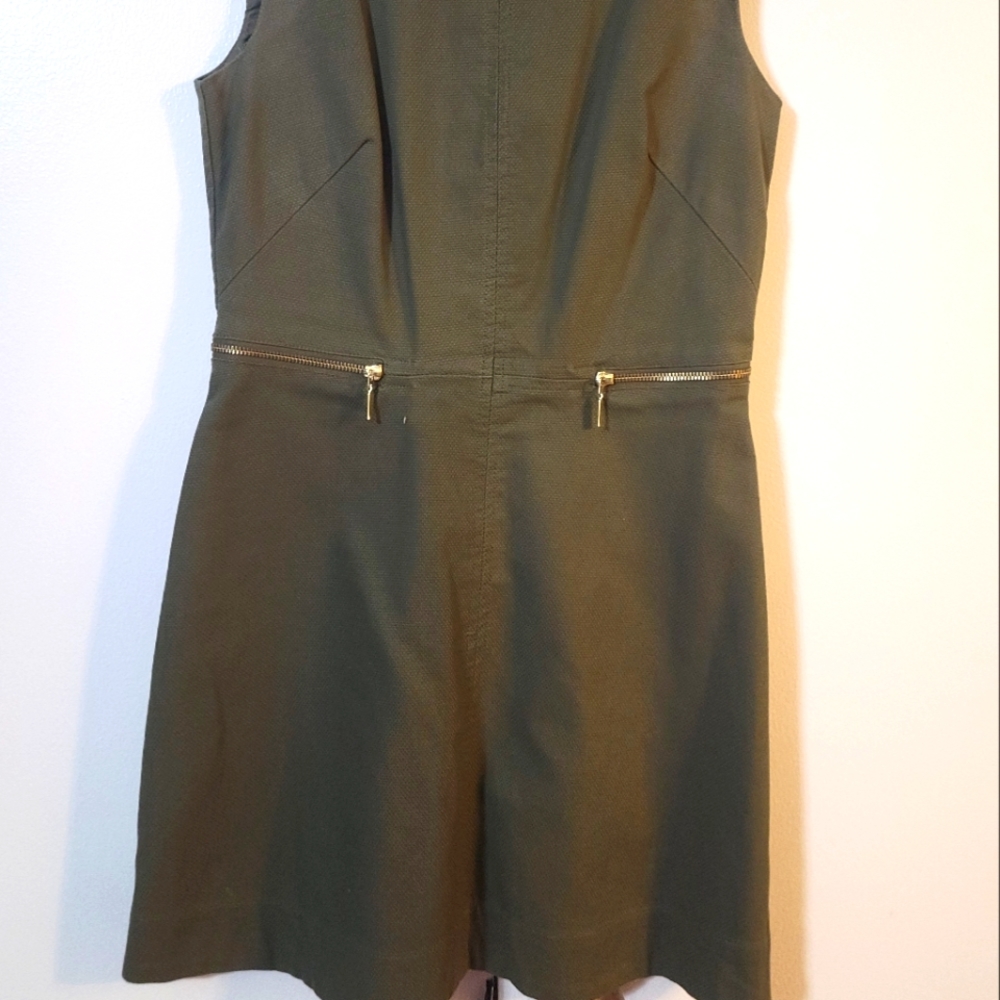 Sleeveless dress - above the knee